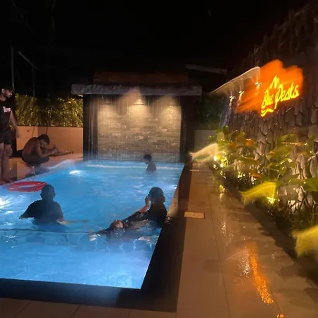 Blue Peaks Holidays Swimming Pool Cottage Munnar-2